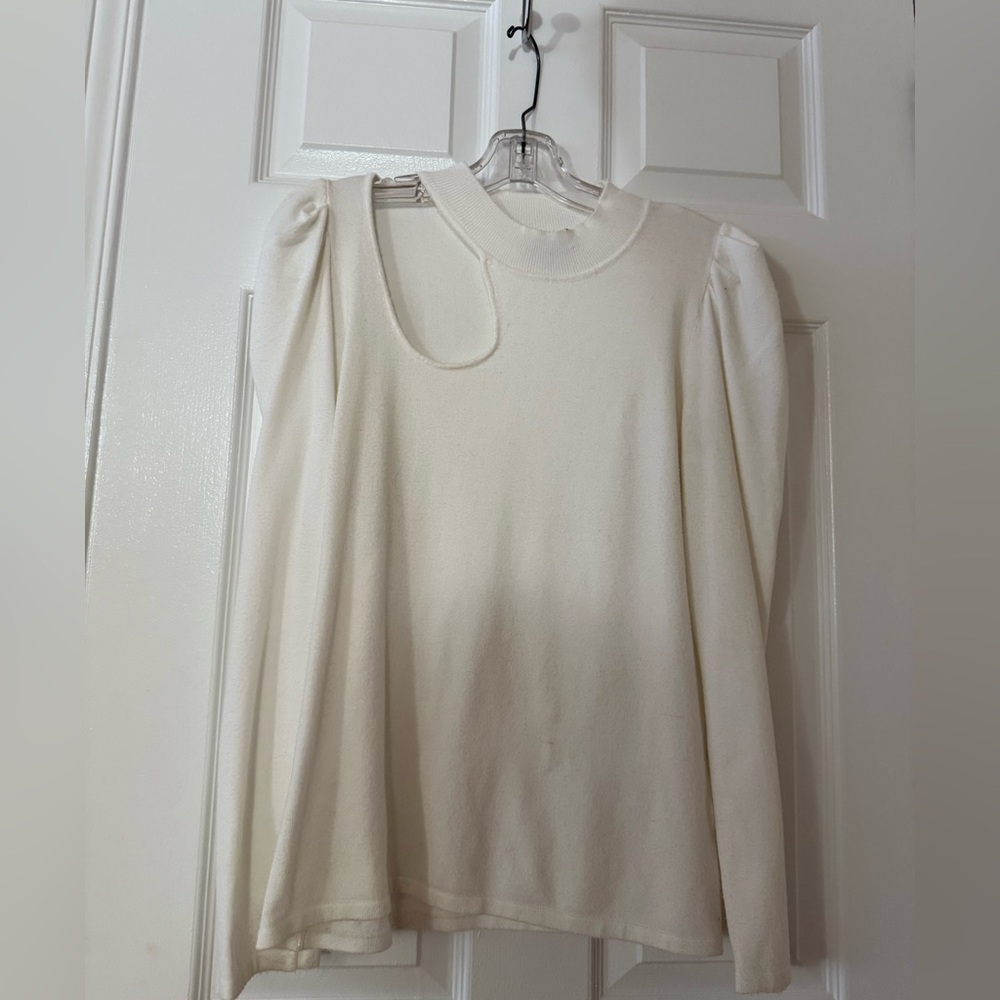 T177- Cyrus Ivory V-Neck Sweater
